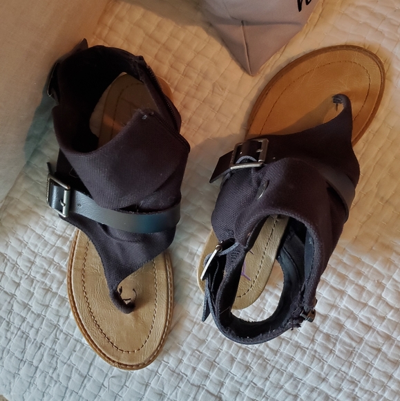 Sandals - Picture 4 of 6
